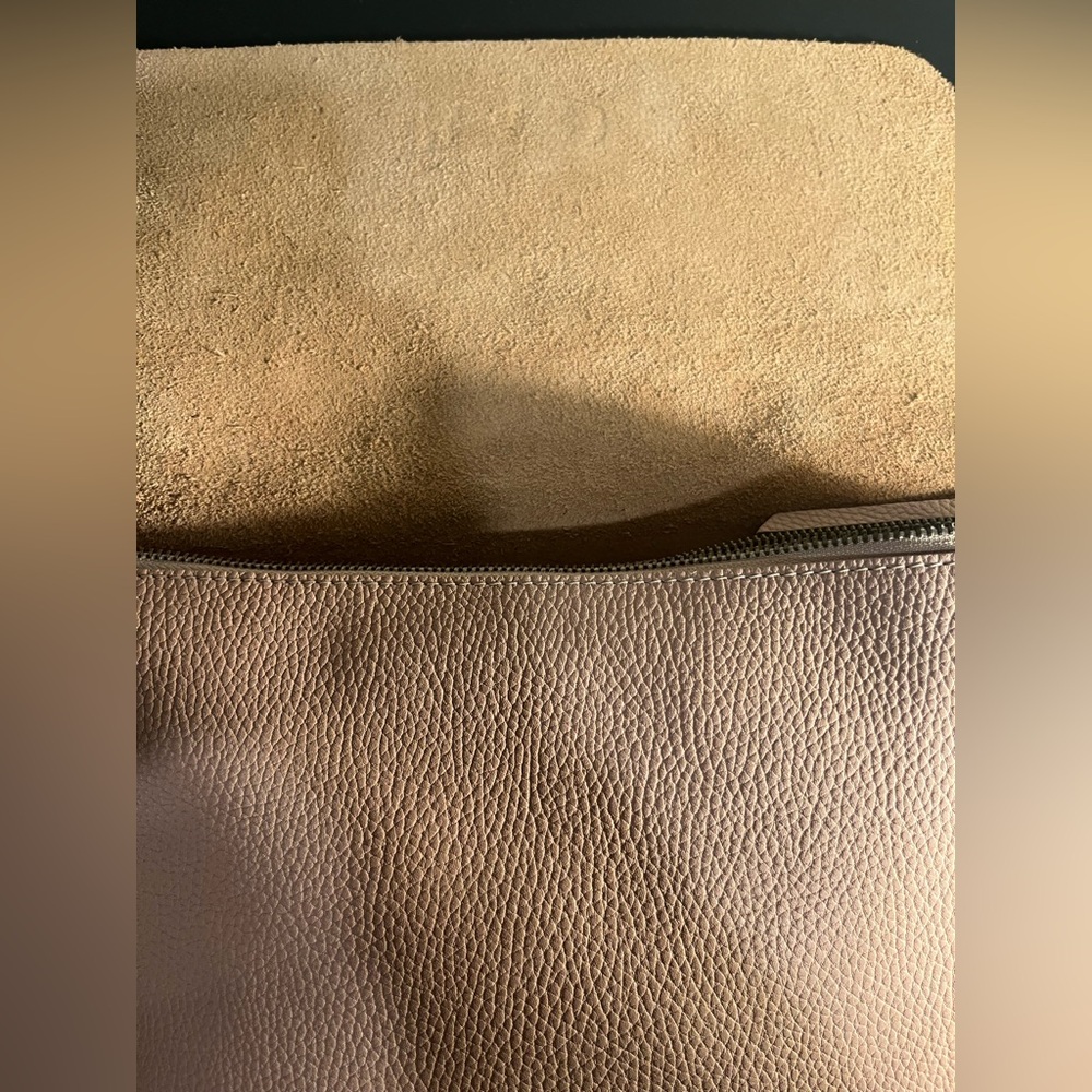LEATHER PURSE with dust bag & extra strap ๐๐๐๐๐๐๐๐๐๐๐๐๐๐๐๐๐๐๐ - Picture 8 of 9